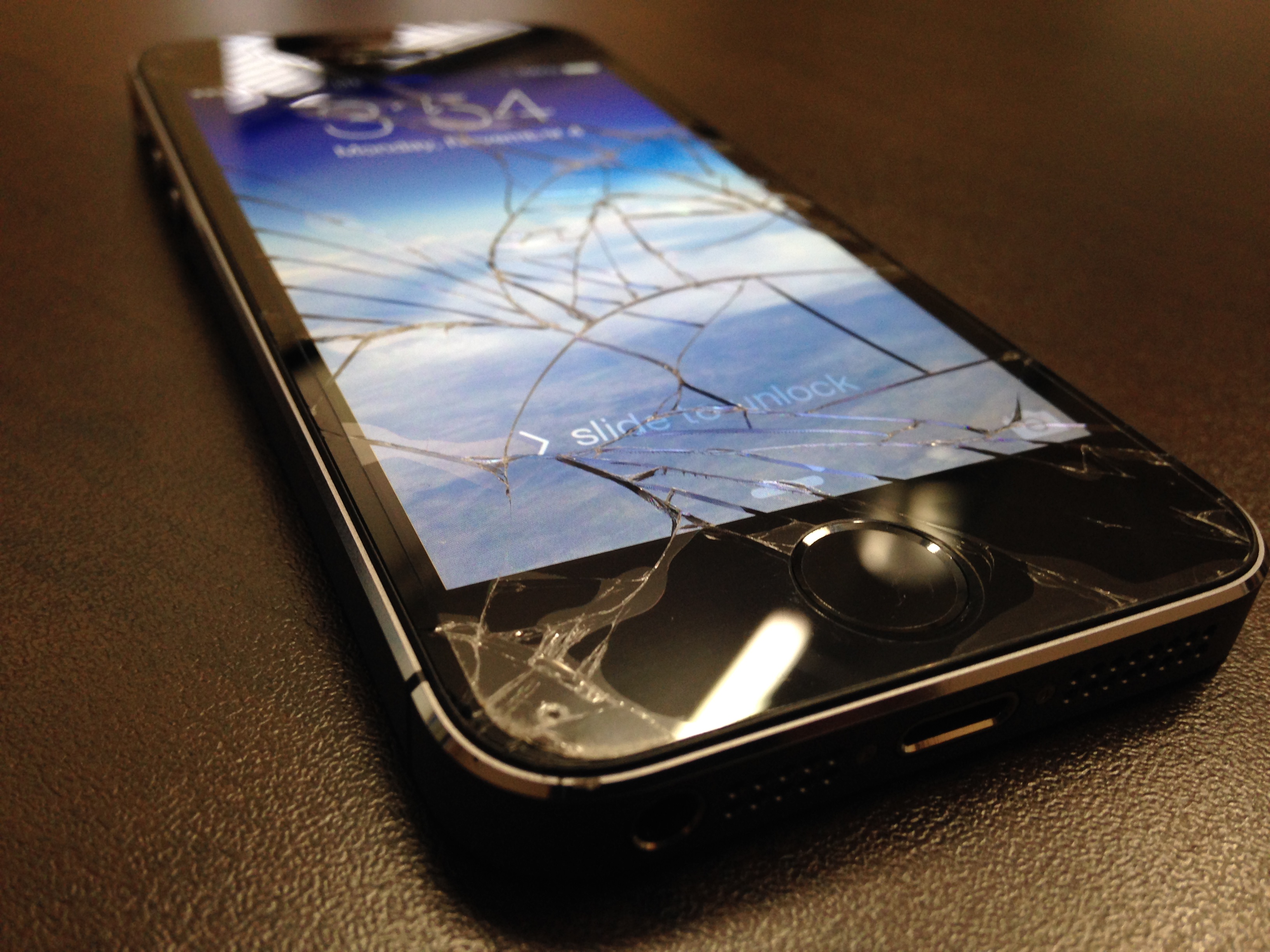 Разбитое стекло iphone 5 s